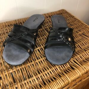 Clarks Women's Black Braided Slide Sandals Size 9